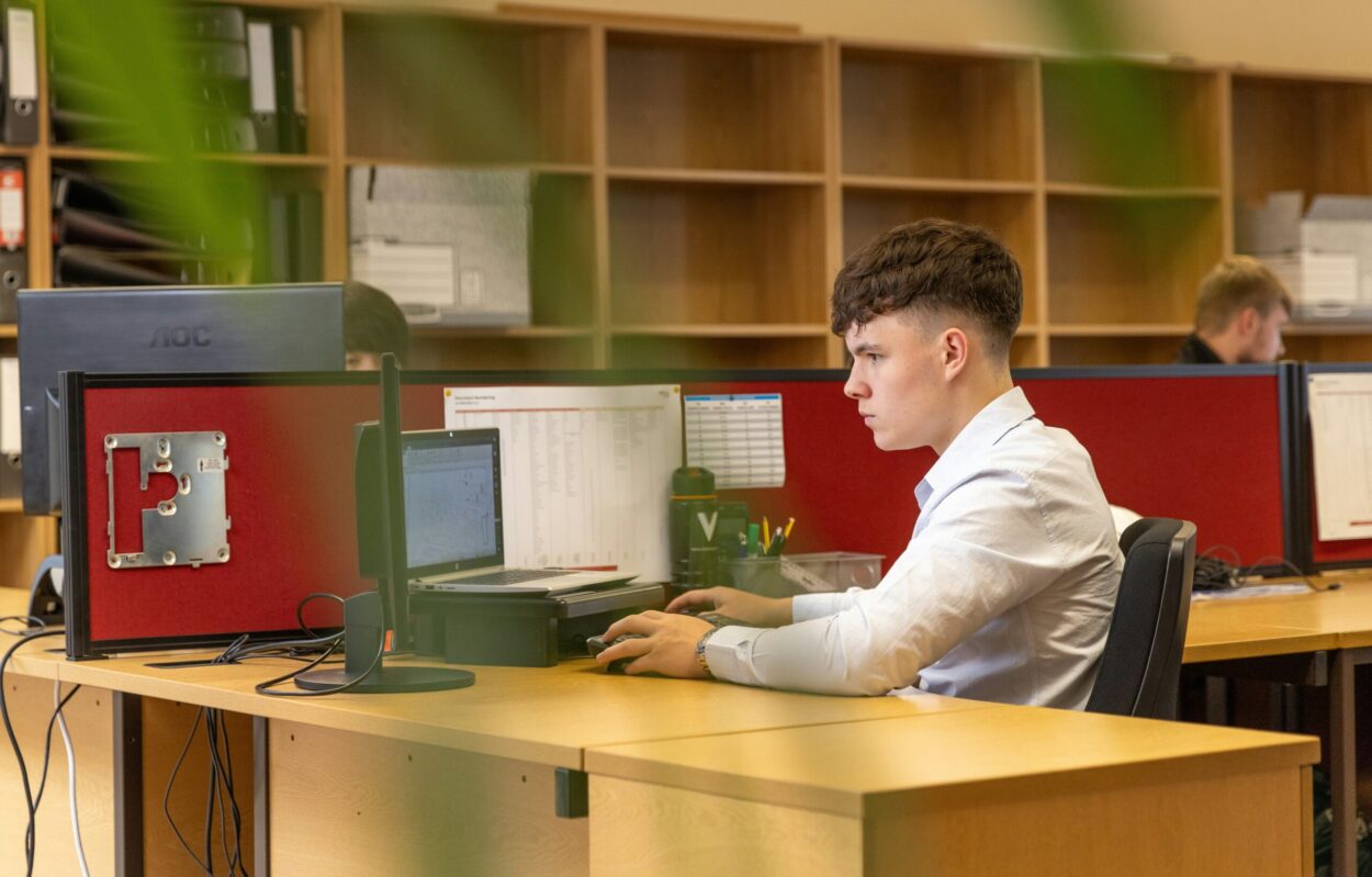 thisisengineering-WN1ZZaWY2fU-unsplash Man preparing open work permit Canada application on computer